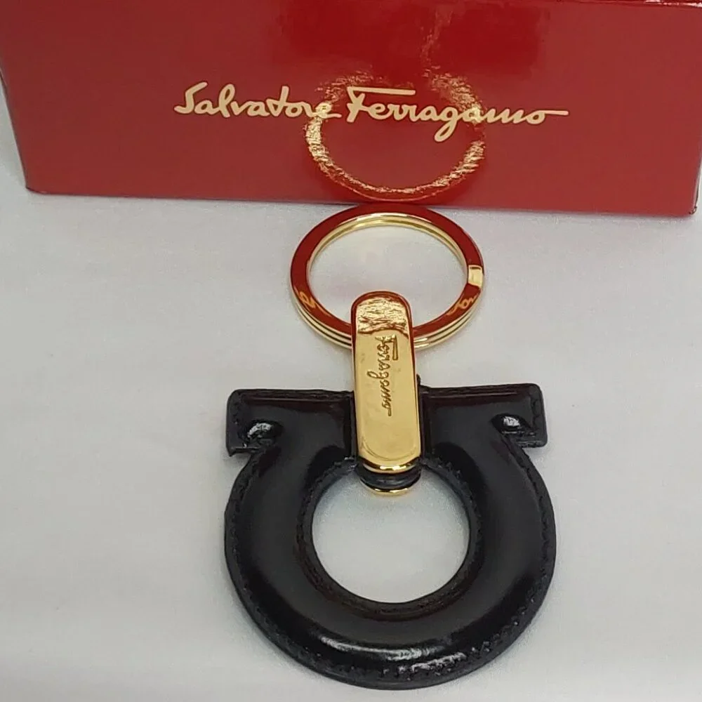 SALVADOR FERRAGAMO 'GANCINI' LEATHER KEY FOB GOLD KEY RING W/ORIGINAL BOX - Picture 4 of 16